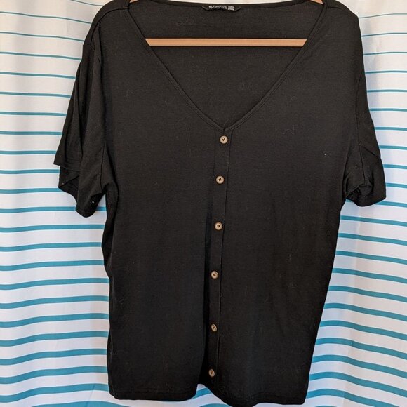 BloomChic Plain Button V Neck T-shirt × 1 - Picture 1 of 2